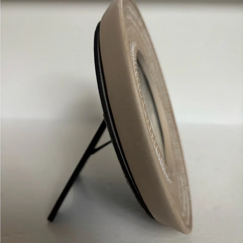 Cynthia Rowley Round Picture Frame, stone and glass - Picture 3 of 4